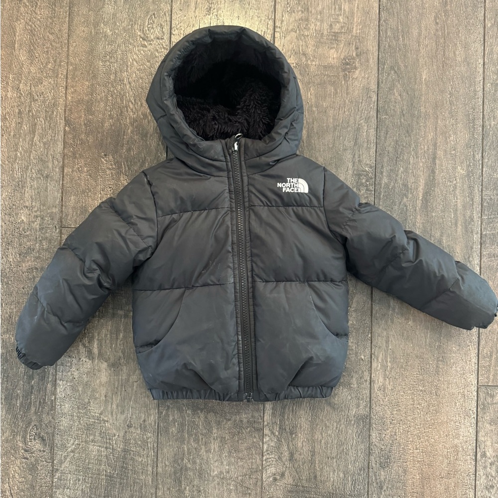 PERFECT CONDITION Boys The North Face hooded down jacket.